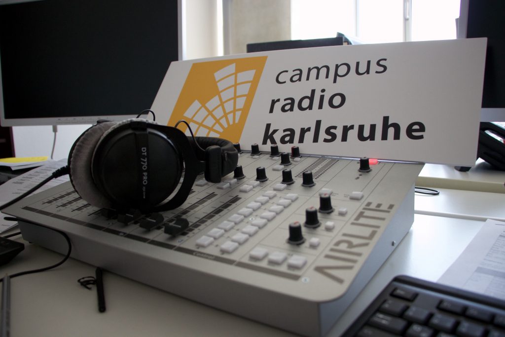 Mischpult mit Campusradio-Schild