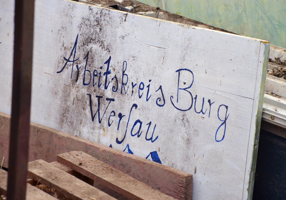 Schild "Arbeitskreis Burg Wersau"