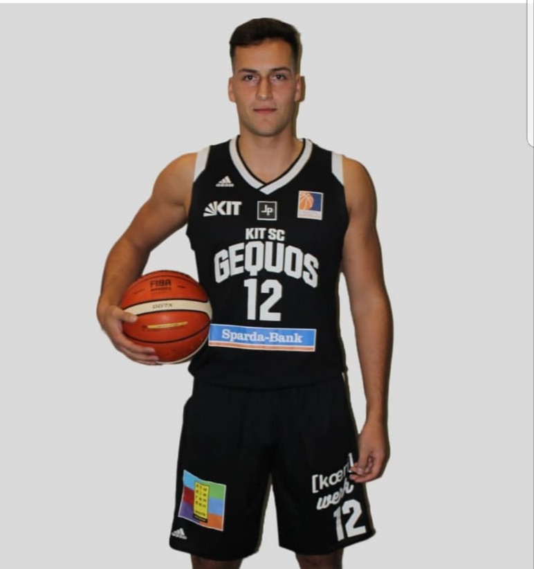 Sven Saddedine im Basketball-Trikot