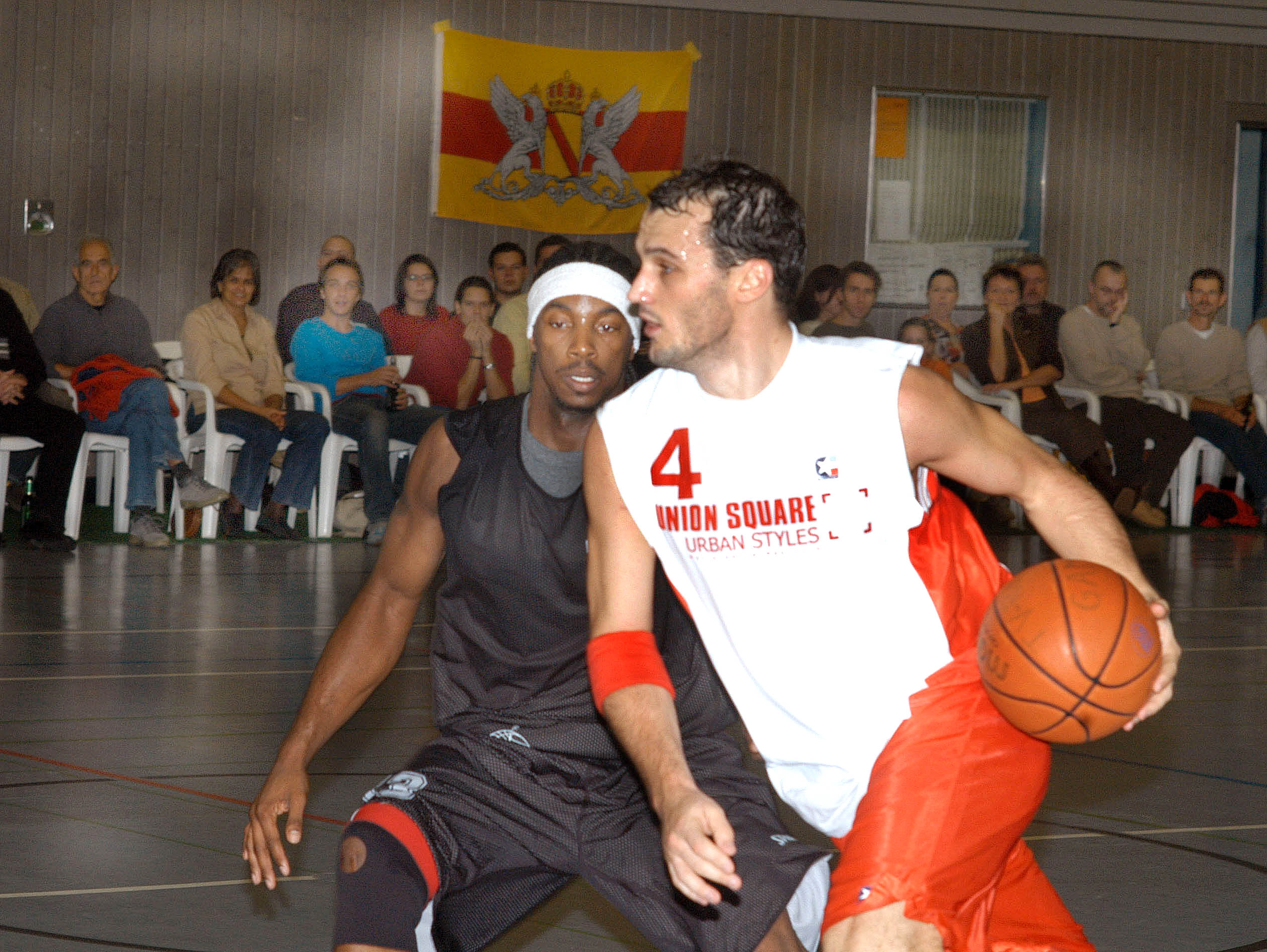Zoran Seatovic als Spieler in einem Basketball-Spiel