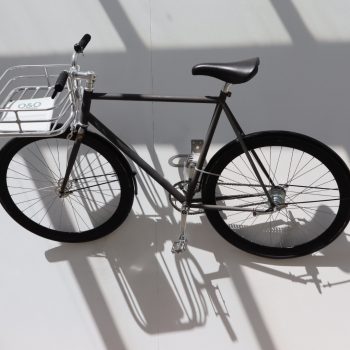 Fahrrad in der Ausstellungshalle