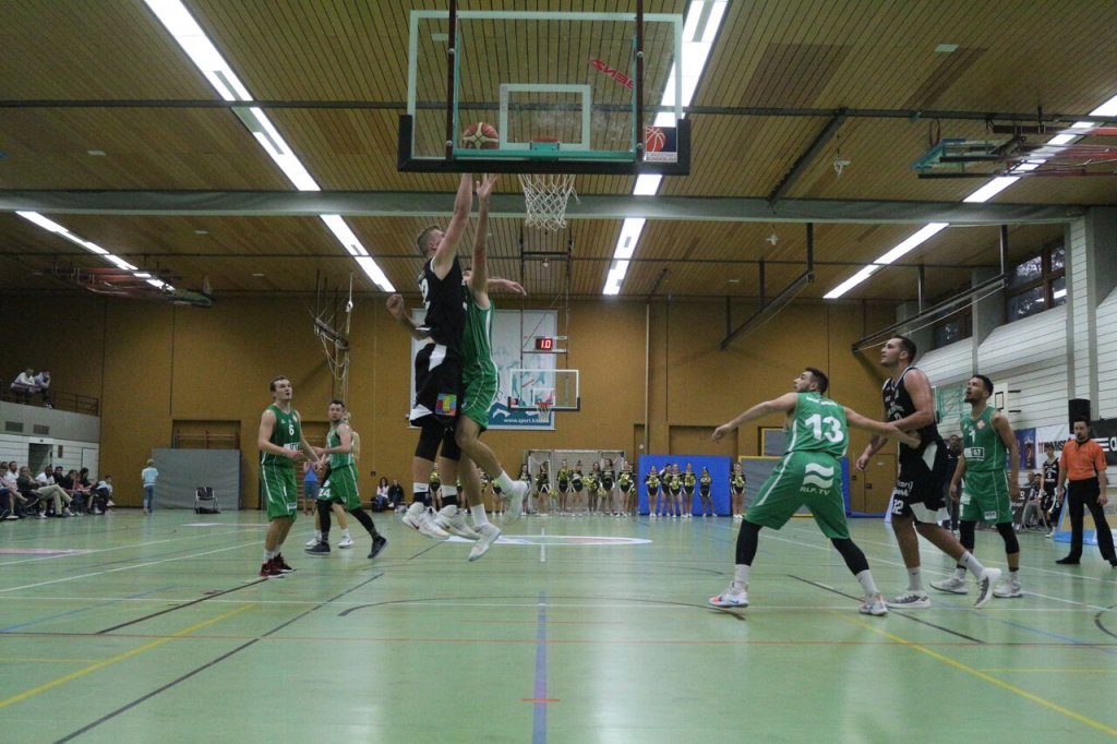 Basketballer im Spiel