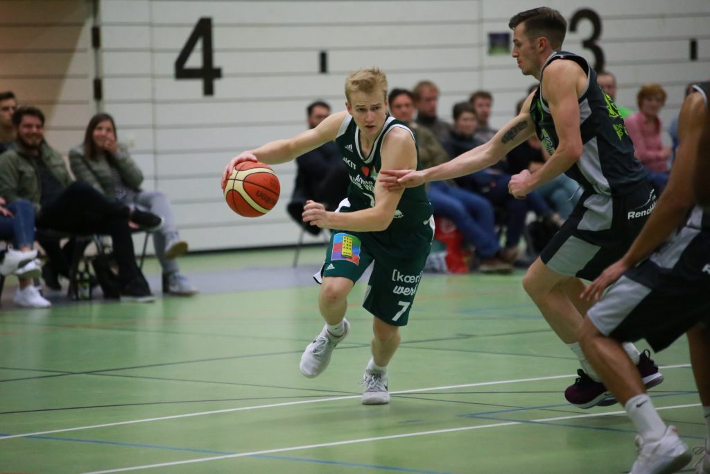 Basketball-Spieler im Spiel