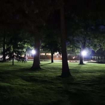 Bundesverfassungsgericht in Karlsruhe bei Nachtbeleuchtung