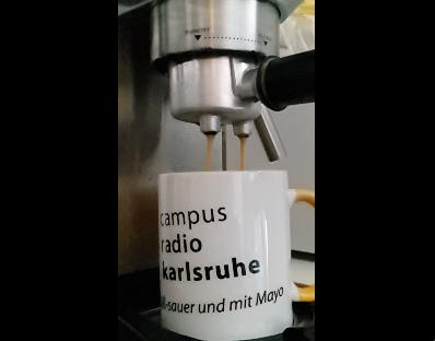 Kaffeetasse in Kaffeemaschine